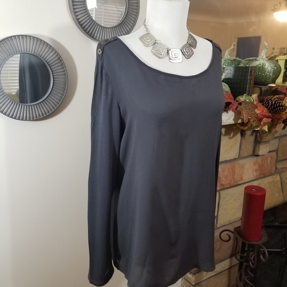 Charming Charlie sz med top lightweight  gray - Picture 1 of 10
